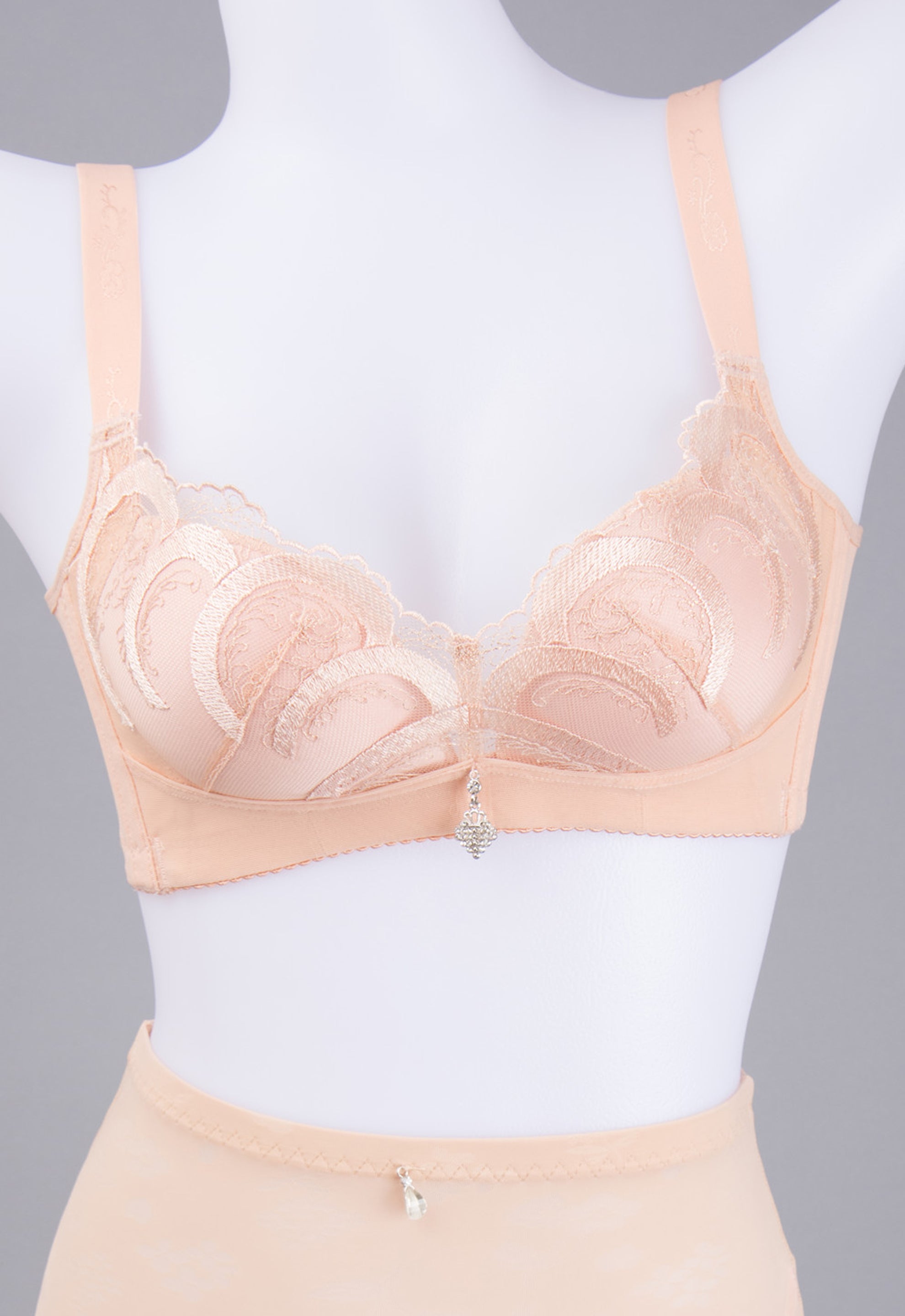 Wireless Floral Lace Contour Bra - No-Bulge Back | Bradoria