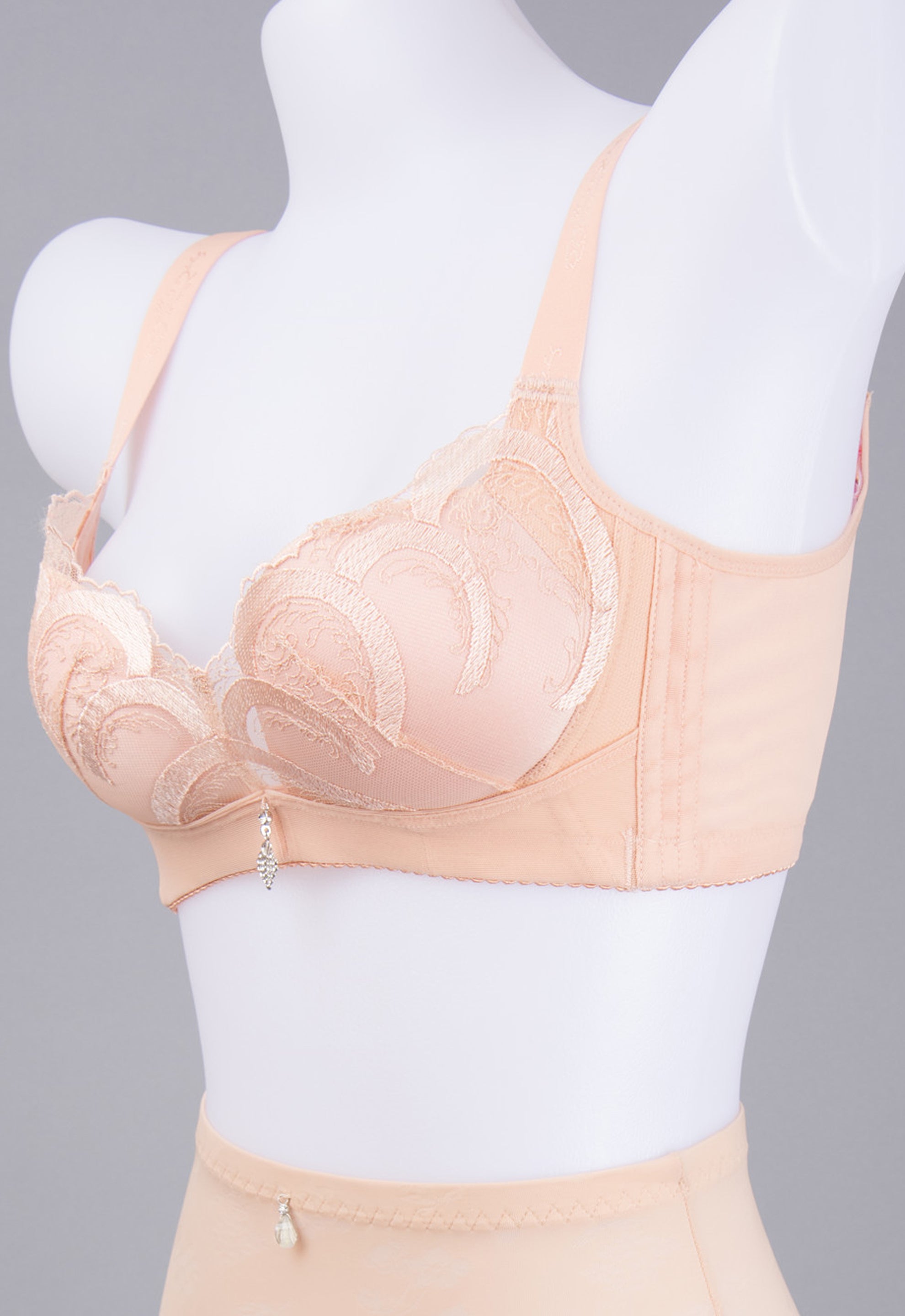 Wireless Floral Lace Contour Bra - No-Bulge Back | Bradoria