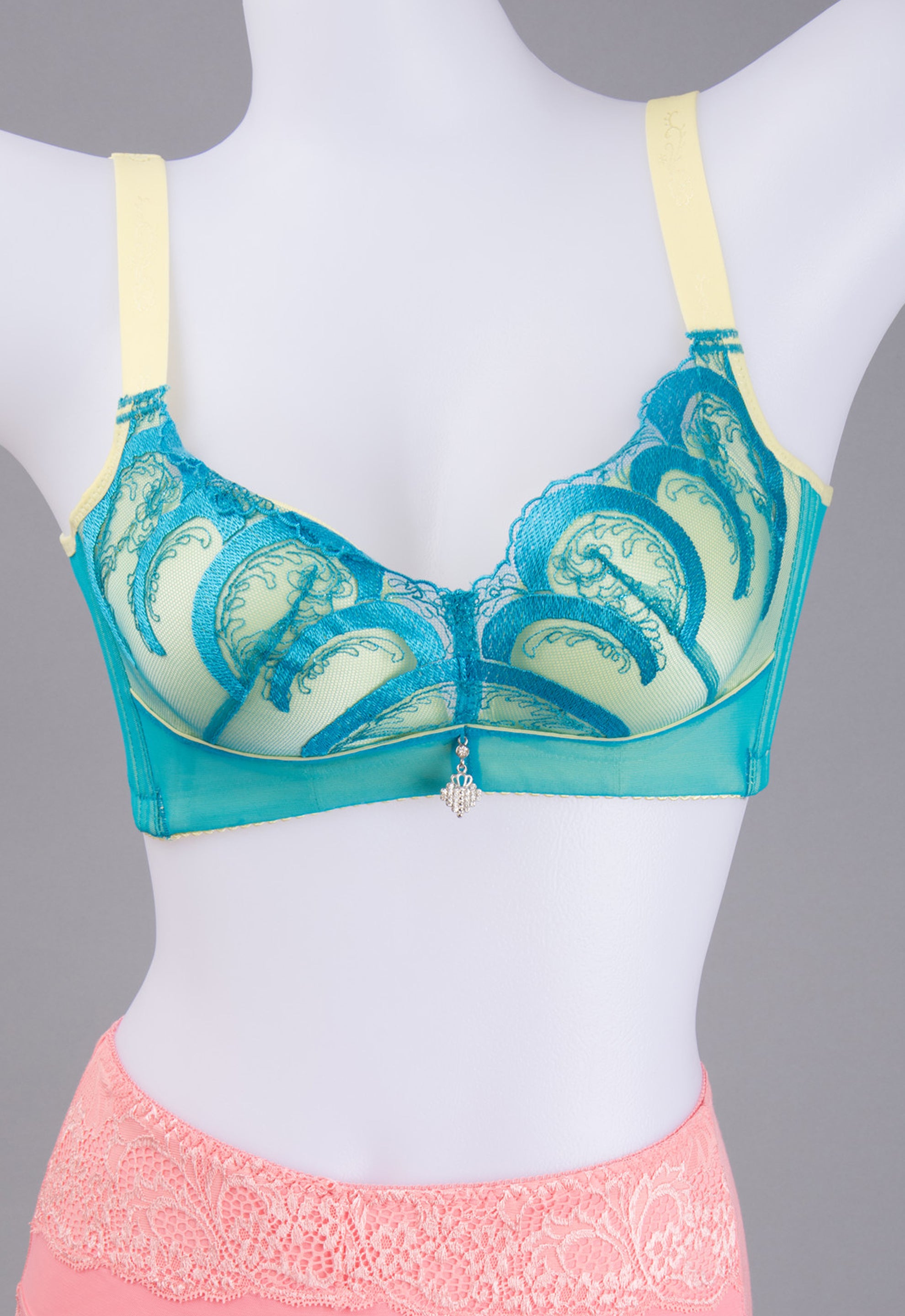 Wireless Floral Lace Contour Bra - No-Bulge Back | Bradoria