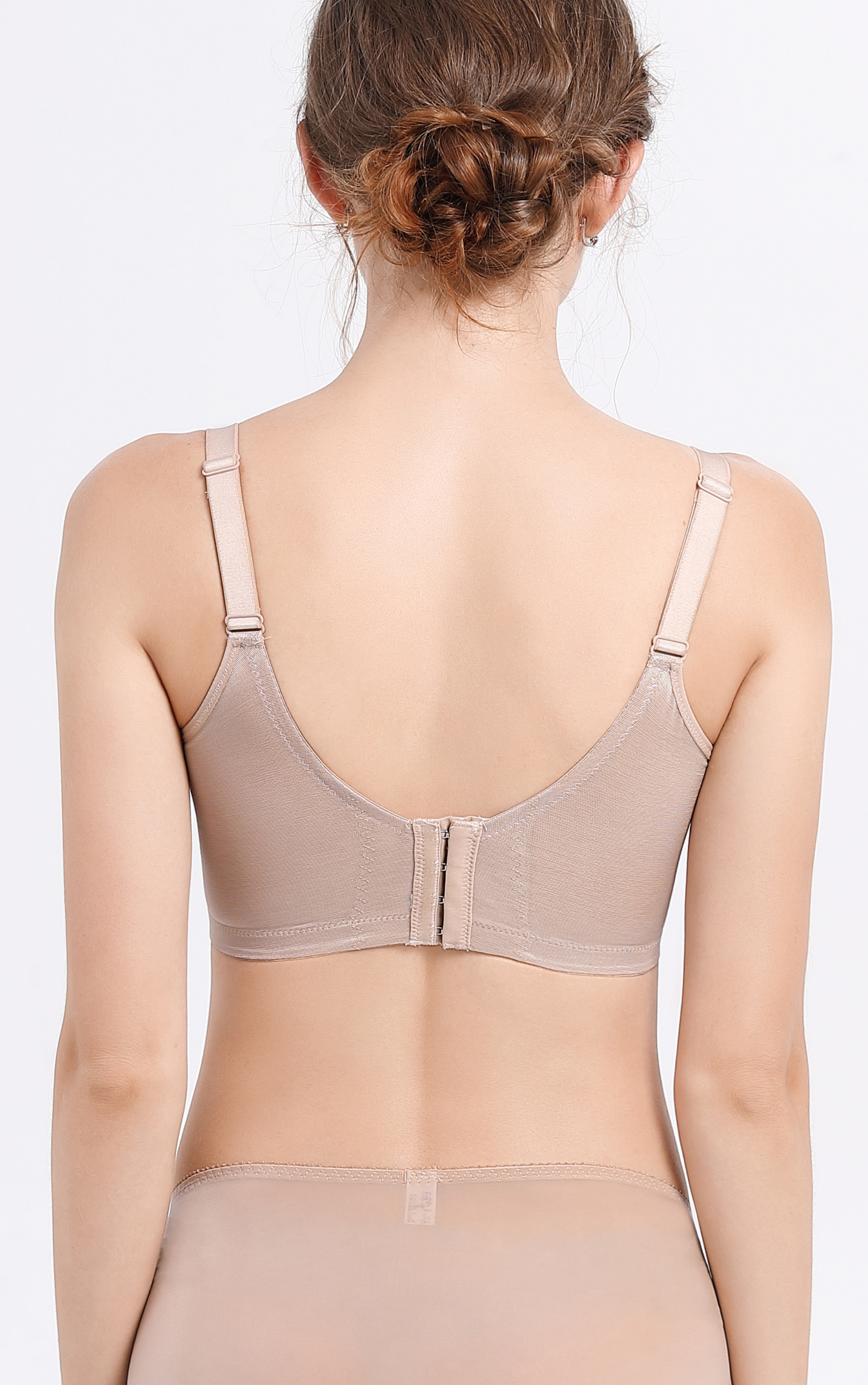 Back view of beige minimizer contour bra highlighting 13cm wide back-smoothing sidebands and smooth silhouette